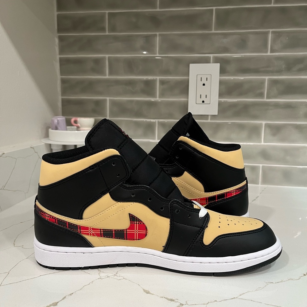 NIKE Air Jordan 1 Mid SE Sneakers. Men’s Size 10 Color Black Milticolor - Picture 8 of 12